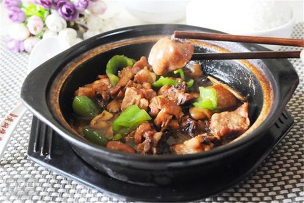 上吉铺黄焖鸡米饭加盟费用及总部实力怎么样