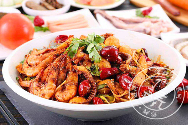 明月麻辣香锅加盟