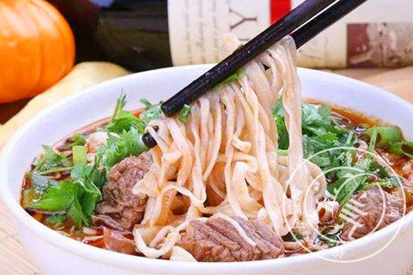 牛来啰大碗牛肉面加盟