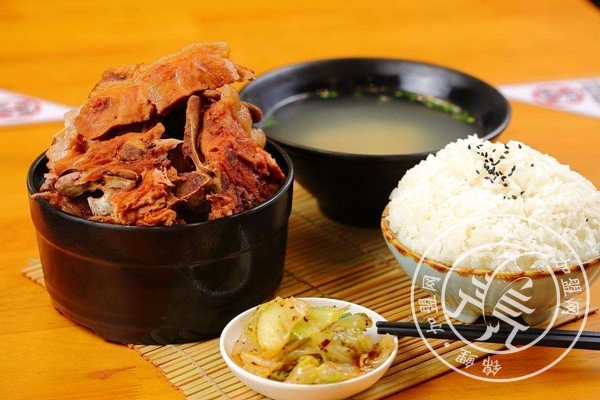 骨香骨色是个加盟店吗